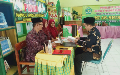 PENILAIAN KINERJA KEPALA MADRASAH MEMACUH PENGEMBANGAN MADRASAH DI MI NURUL HUDA LENGKONG CERME GRESIK